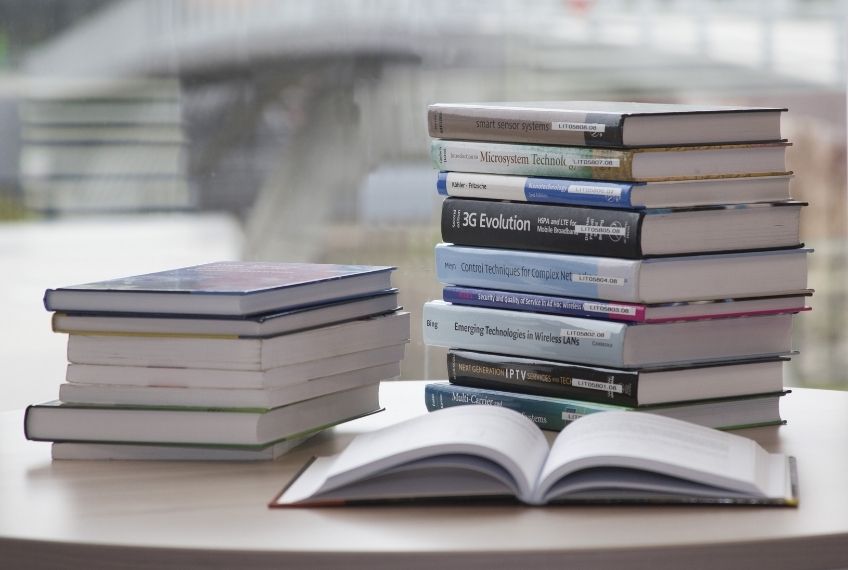 עם הספר: 5 ספרים ישראליים המומלצים ביותר